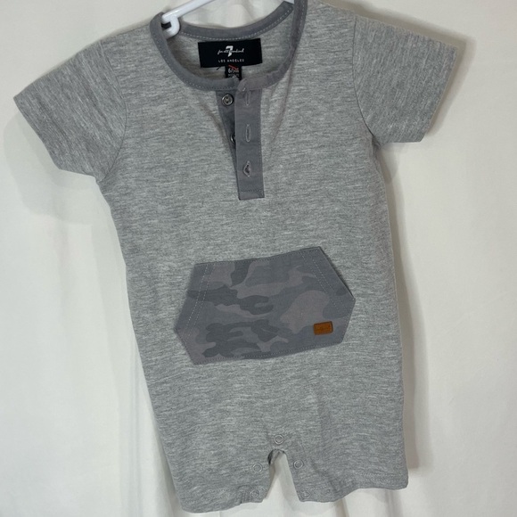 7 For All Mankind Baby One Piece Romper Gray With Camo Pocket Size 6/9M - Picture 1 of 6